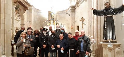 AIFVS Comiso Biagio Lisa - Celebrazione a Comiso presso il Santuario dell'Immacolata in ricordo delle vittime della strada, alla presenza dell'assessore alla sicurezza stradale del Comune di Comiso, L'arma dei Carabinieri, il guardiano e sacerdoti del Santuario, familiari vittime della strada